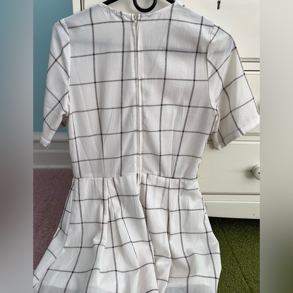 Black and White Romper - Picture 2 of 4